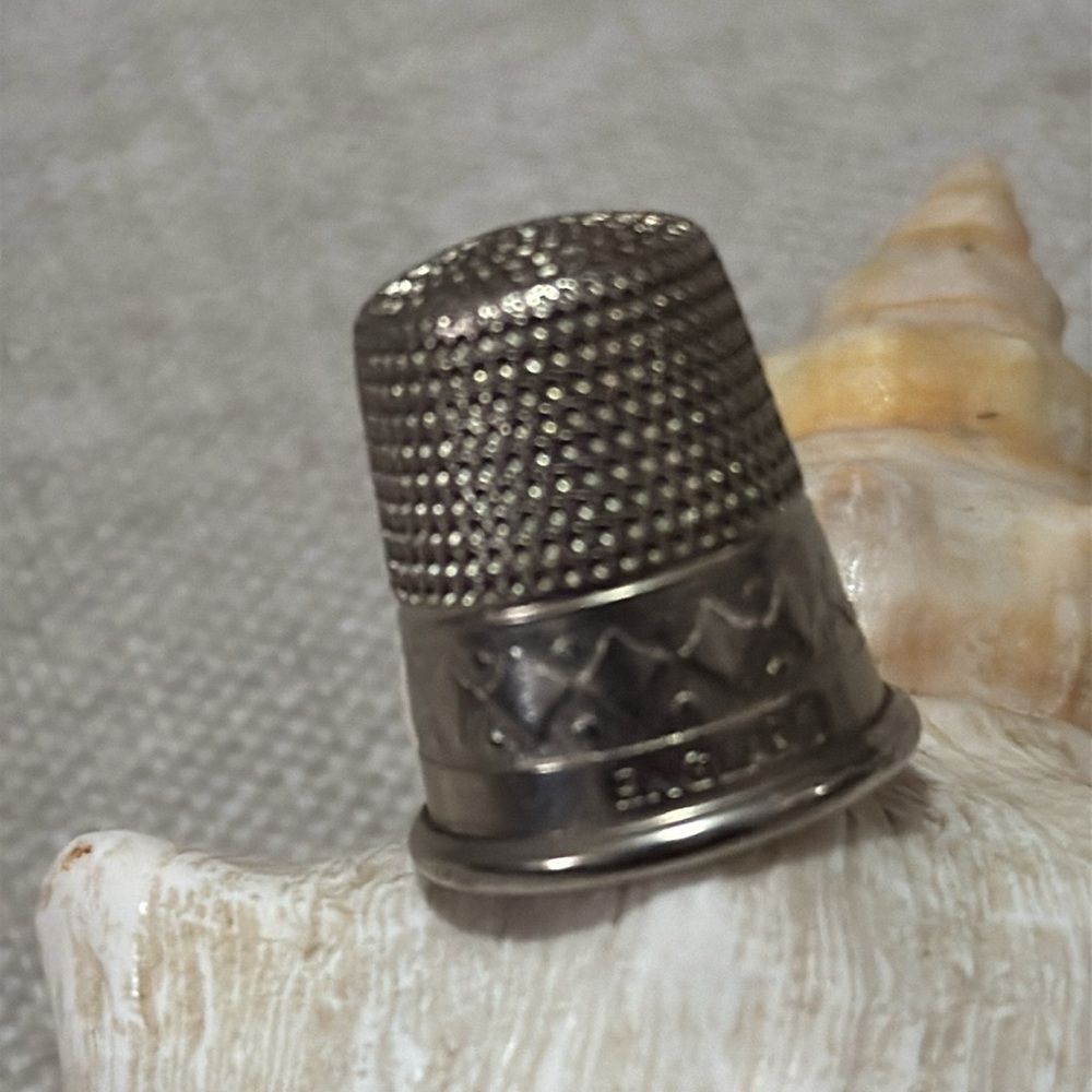 Vintage Silver Thimble-Stamped England-Lightly Used Condition as Pictured - Picture 6 of 15